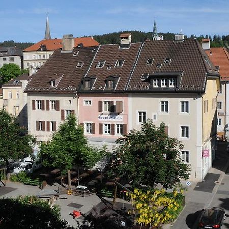 Chez Gilles Hotel Resto Bar Sa La Chaux De Fonds ภายนอก รูปภาพ