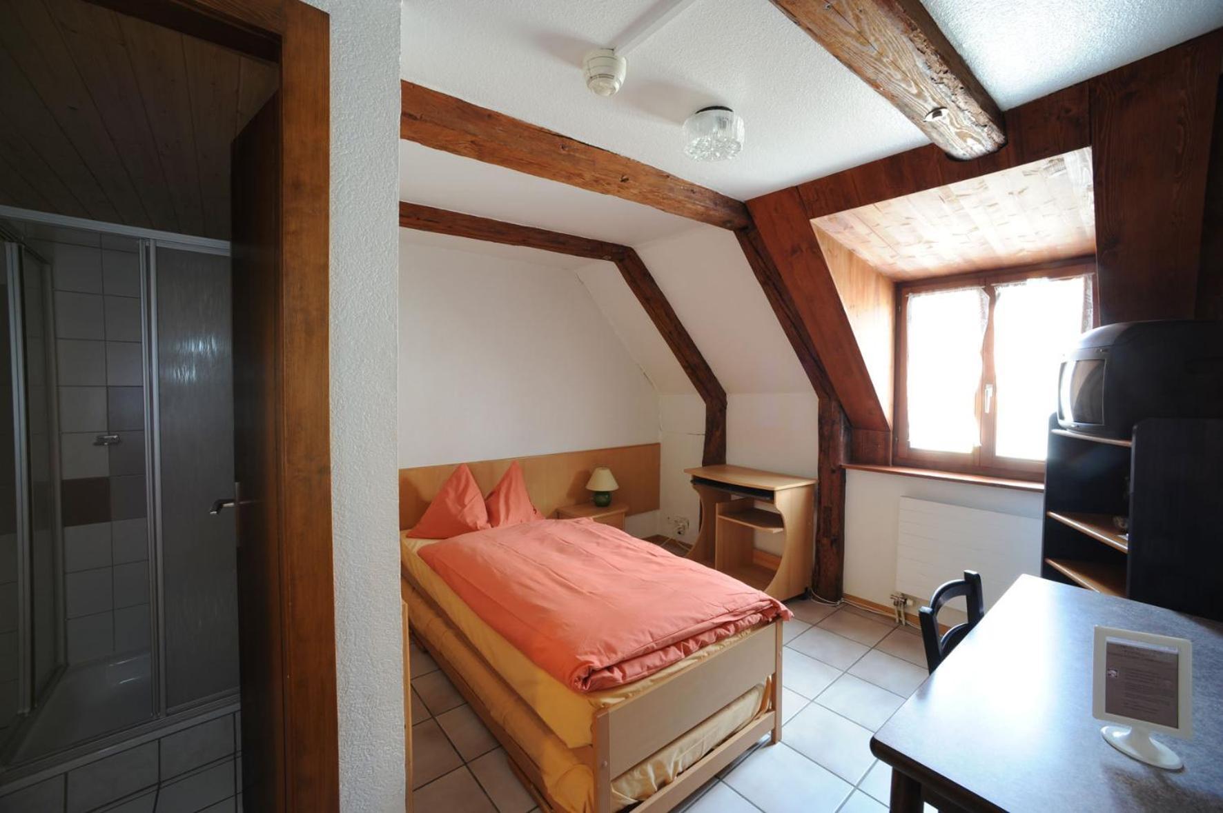 Chez Gilles Hotel Resto Bar Sa La Chaux De Fonds ภายนอก รูปภาพ