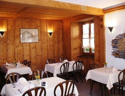 Chez Gilles Hotel Resto Bar Sa La Chaux De Fonds ภายนอก รูปภาพ