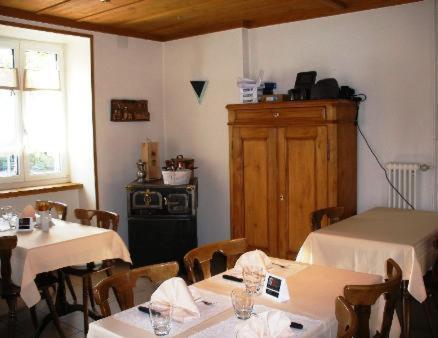 Chez Gilles Hotel Resto Bar Sa La Chaux De Fonds ภายนอก รูปภาพ